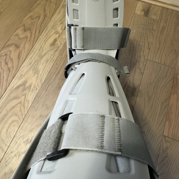 Breg Walking Boot With Pump Size Large! - Picture 3 of 5